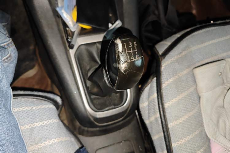 Used Peugeot 301 2014 1.6L Manual Comfort Edition Gear Lever