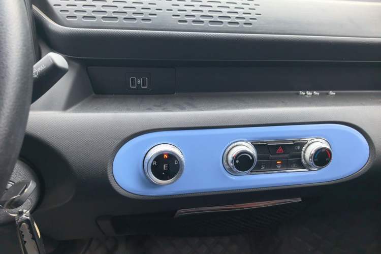 Used REACH MINI Truck 2023 140km Long Wheelbase Van Ambition Version