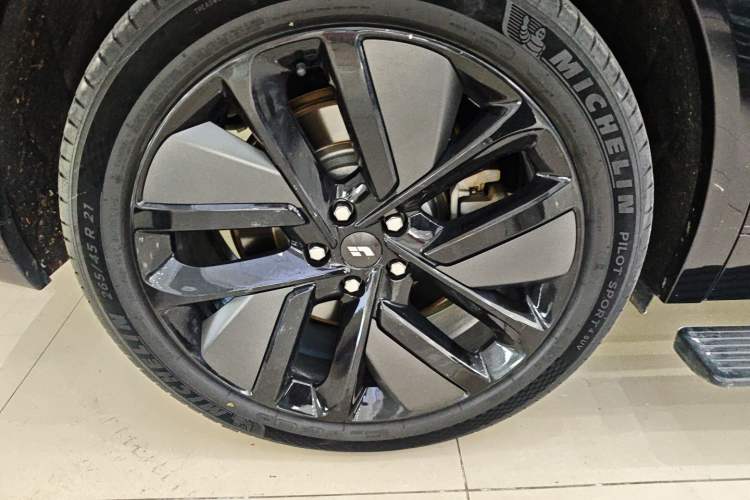 Used Li Auto L9 2022 Max model
