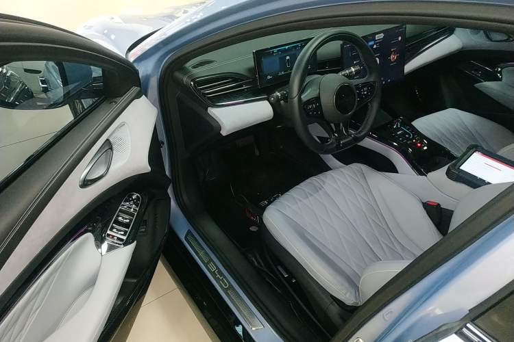 Used BYD Seal 2022 550 km Standard Range Rear-Wheel Drive Prestige Version
