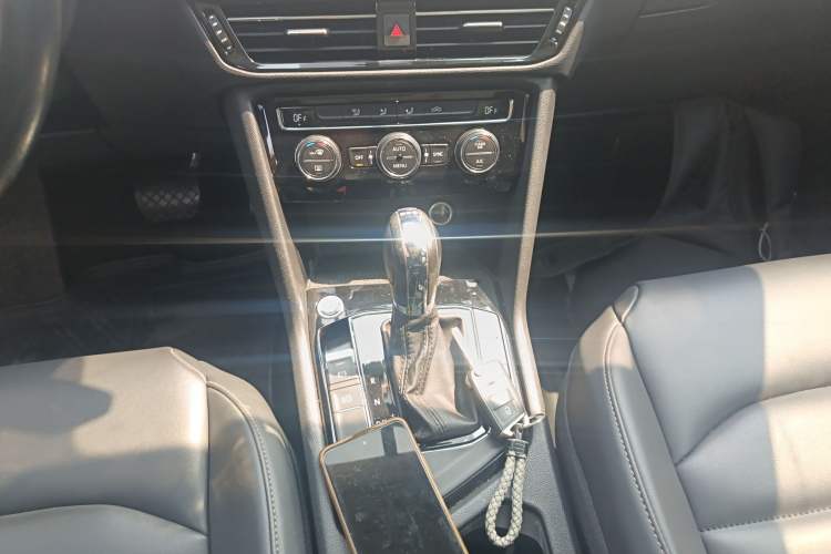 Used Volkswagen Tharu 2020 280TSI Two-Wheel Drive Comfort Edition China VI Standard Gear Lever