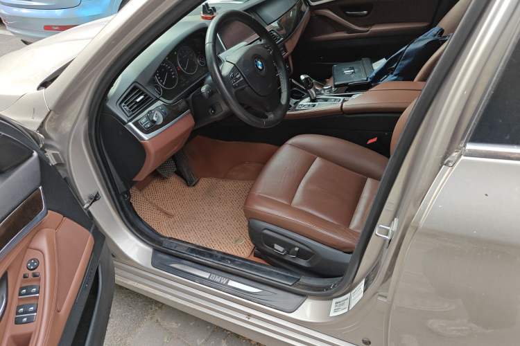 Used BMW 5 Series 2014 525Li Leading Model
