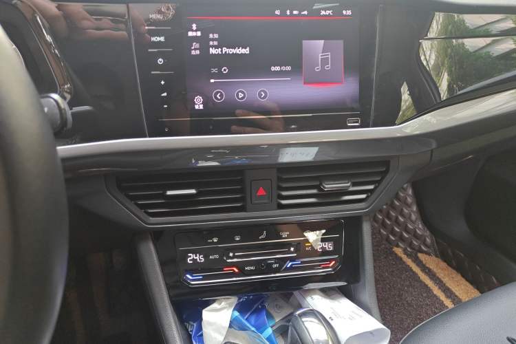 Used Volkswagen Bora 2021 1.5L Automatic Elite Smart Connect Edition Audio And AC Panel