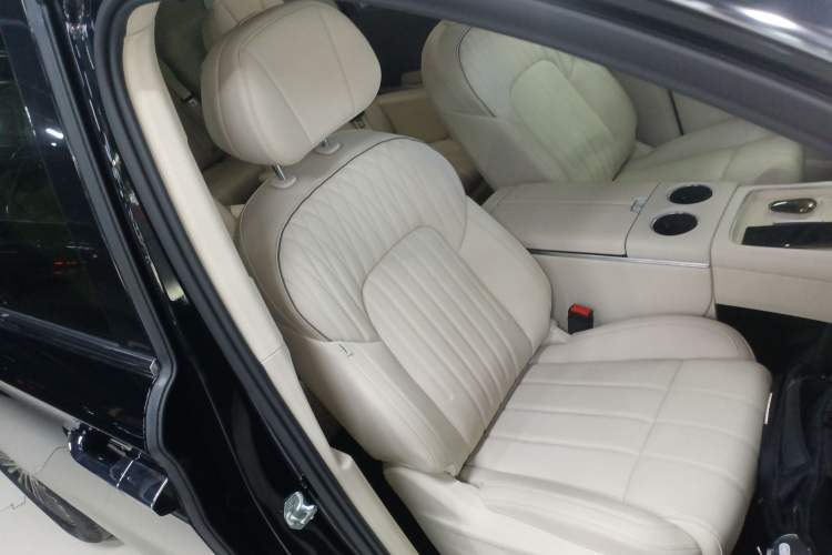 Used VOYAH Dream 2025 PHEV Four-Wheel-Drive Flagship Kunpeng Edition Right Front Seat