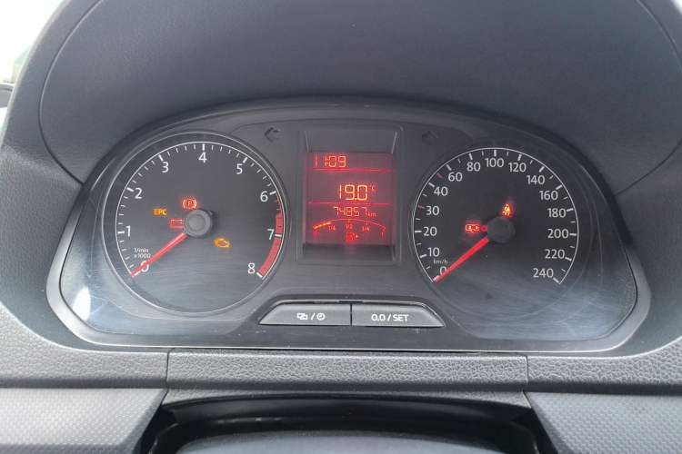 Used Volkswagen Jetta 2015 Value Edition 1.6L Manual Fashionable Style Instrument Cluster