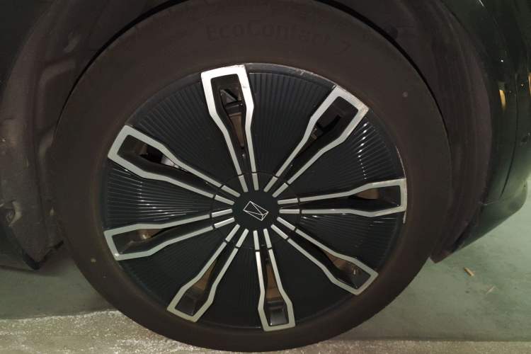 Used Avatr 07 2024 Max Pure Electric Edition Right Front Wheel Hub