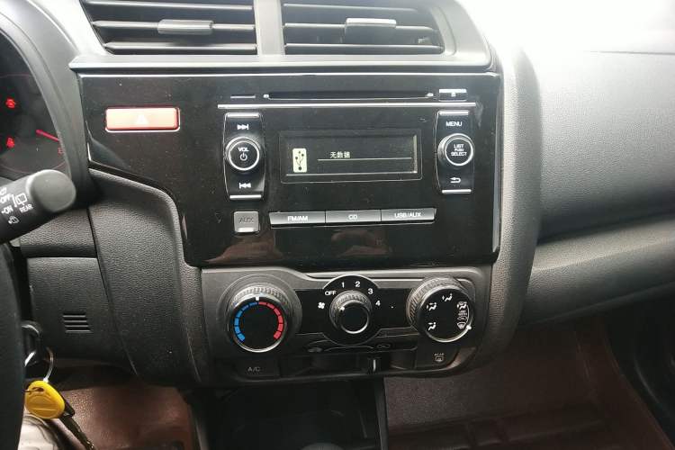 Used Honda Fit 2014 1.5L LX CVT Comfort Model Audio And AC Panel