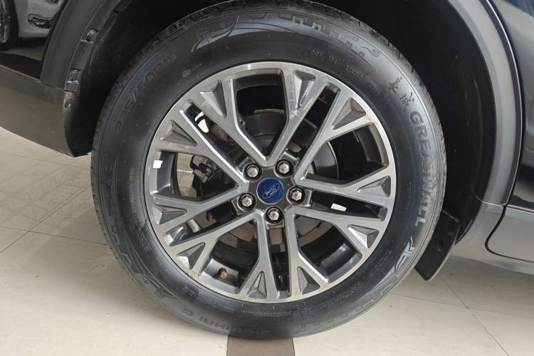 Used Ford Escape 2020 EcoBoost 245 Two-Wheel-Drive Titanium Edition
