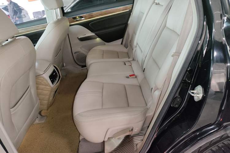 Used GAC Trumpchi GS8 2017 320T Two-Wheel Drive Luxury Smart Connectivity Version (7 Seats) Left Rear Seat