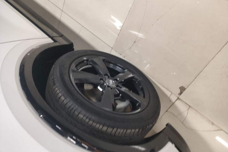 Used Audi Q2L 2021 35 TFSI Progressive Dynamic Edition Left Front Wheel Hub