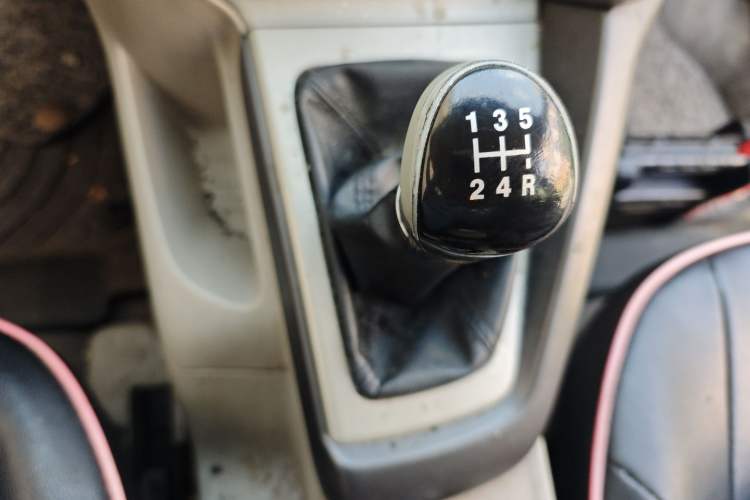 Used Ford Focus 2012 Sedan 1.6L Manual Comfort Model Gear Lever