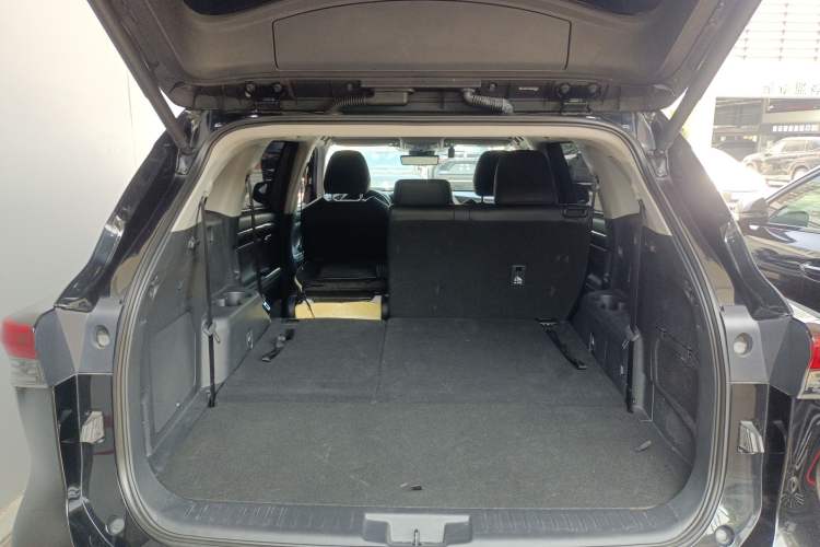 Used Toyota Highlander 2022 Dual-Engine 2.5L Four-Wheel Drive Supreme Edition 7-Seater Trunk