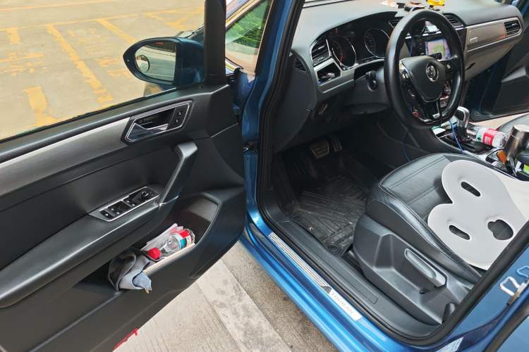 Used Volkswagen Touran 2016 Volkswagen Touran L 280TSI DSG Comfort Edition Driver Seat