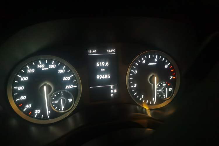 Used Mercedes-Benz Vito 2023 2.0T Business Version 7 Seats Instrument Cluster