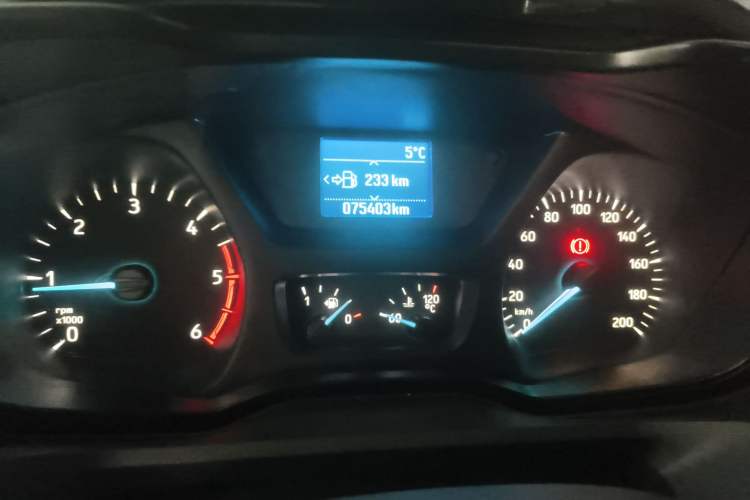 Used Ford Transit 2020 2.0T Diesel Multi-Function Commercial Vehicle Mid-Chassis Low-Roof Design with Dual Rear Doors Meeting China VI Emission Standards
