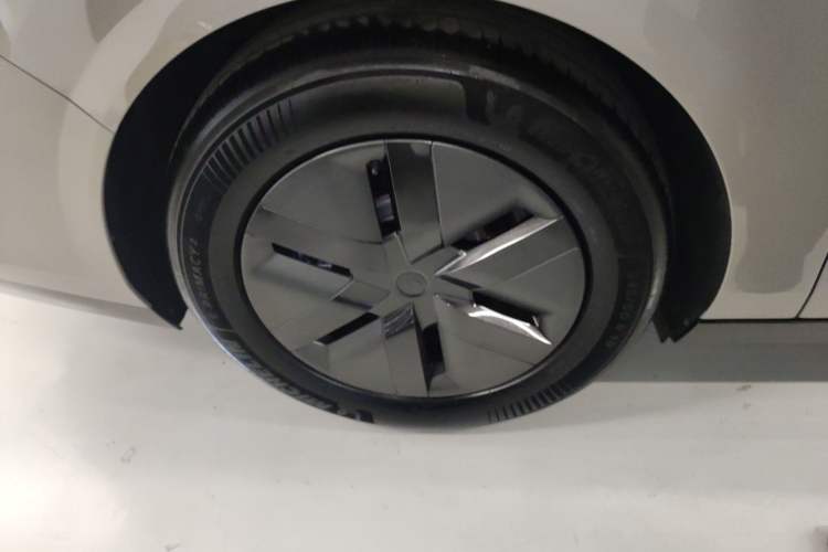 Used Li Auto MEGA 2024 Ultra Model Exterior 5