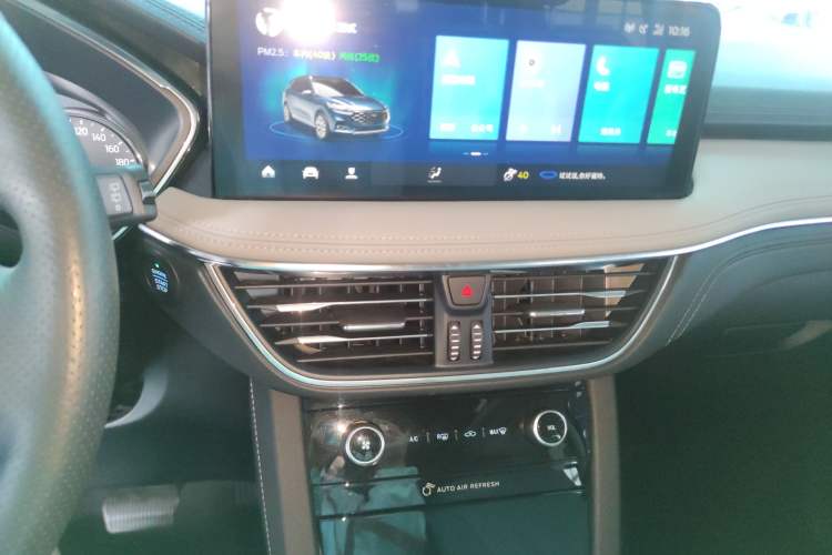 Used Ford Escape 2020 EcoBoost 245 Two-Wheel-Drive Titanium Edition Audio And AC Panel