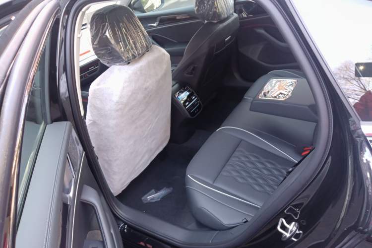 Used Volkswagen Magotan 2026 380TSI DSG Prestige Package—Daimai Package Left Rear Seat