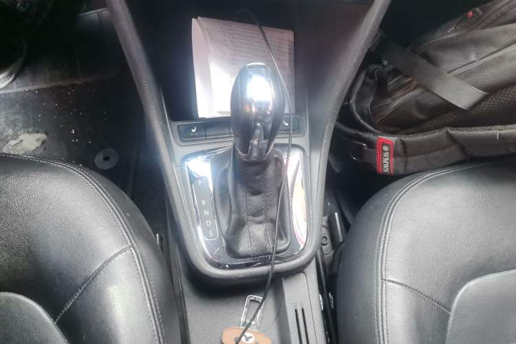 Used Volkswagen Santana 2015 1.6L Automatic Luxury Edition Gear Lever