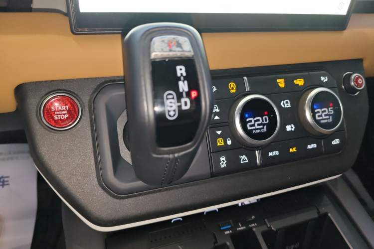 Used Land Rover Defender 2023 Facelift 110 3.0T P400 X-DYNAMIC HSE Gear Lever