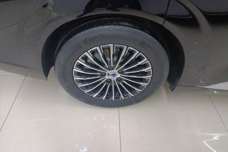 Used Denza D9 2024 DM-i 1050 Luxury Model