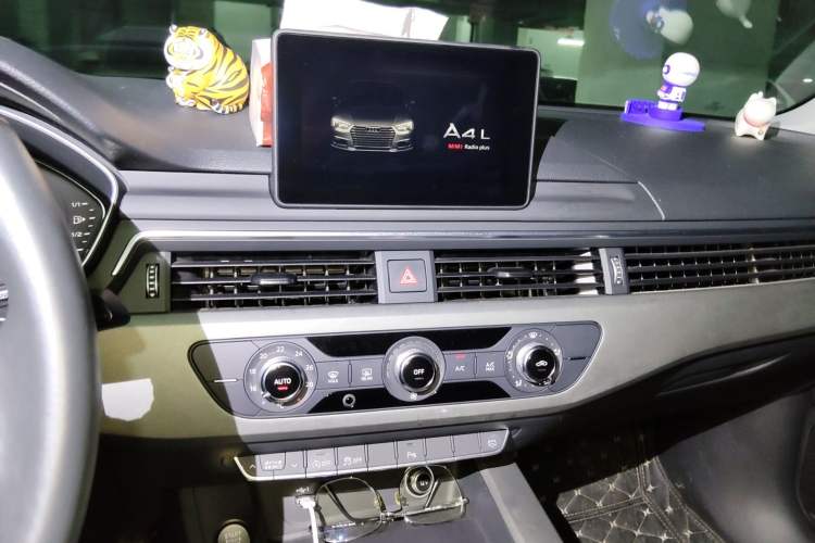 Used Audi A4L 2019 40 TFSI Ambition China VI Audio And AC Panel