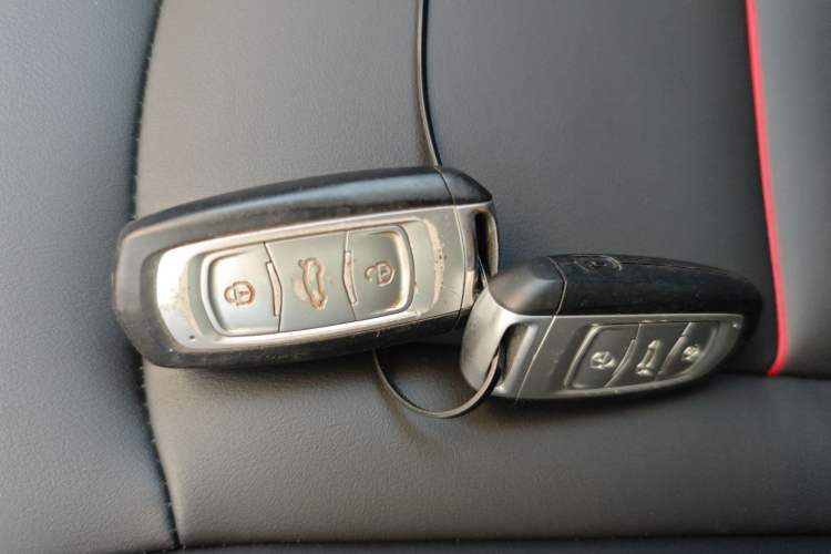 Used Geely Auto Emgrand X7 Sport 2018 1.8TD Automatic Two-Wheel Drive Smart Connect 4G Internet Edition
