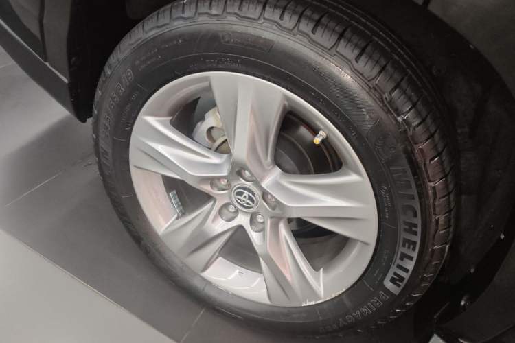 Used Toyota Highlander 2015 2.0T Two-Wheel Drive Luxury Edition 7 Seats Right Rear Wheel Hub