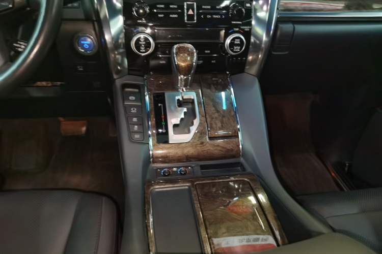 Used Toyota Vellfire 2023 Crown Dual-Engine 2.5L HV Ultimate Edition