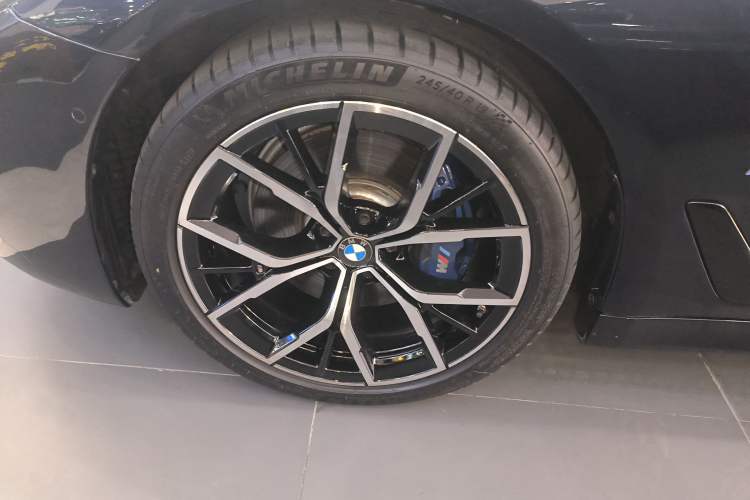 Used BMW 5 Series 2021 530i M Sport Package Left Front Wheel Hub