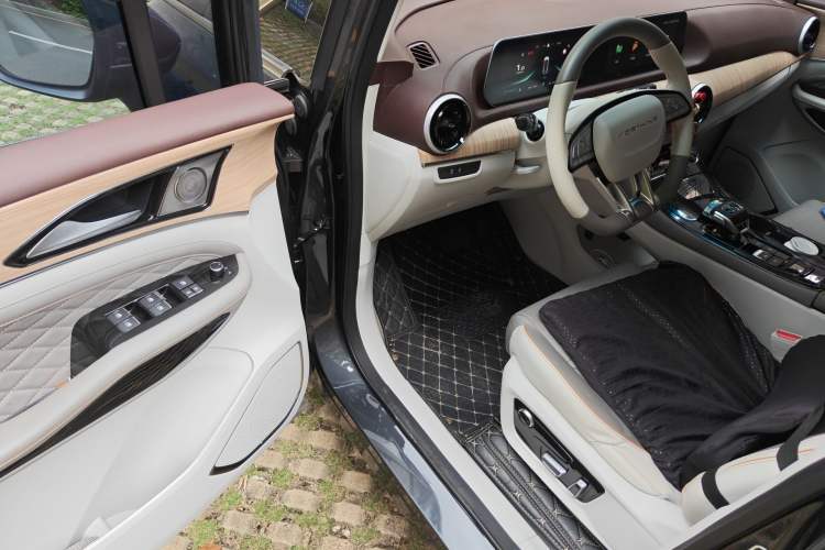 Used FORTHING Yacht 2022 1.5T DCT Chasing Wind Edition Driver Seat