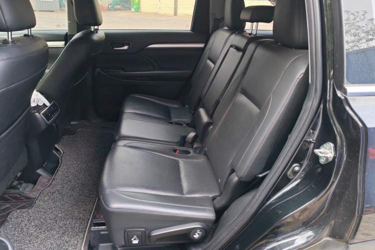 Used Toyota Highlander 2018 2.0T Four-Wheel Drive Luxury Version 7 Seats China VI Standard
