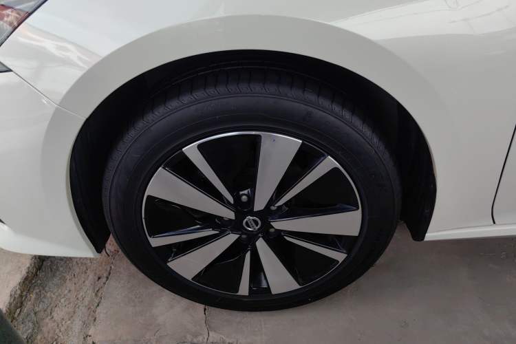 Used Nissan Teana 2021 2.0L XL Comfort Edition Left Front Wheel Hub
