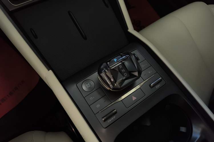 Used BYD Qin L 2024 DM-i 120KM Leading Model Gear Lever