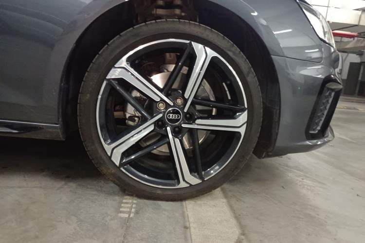 Used Audi A4L 2024 40 TFSI Luxury Dynamic Edition Right Front Wheel Hub