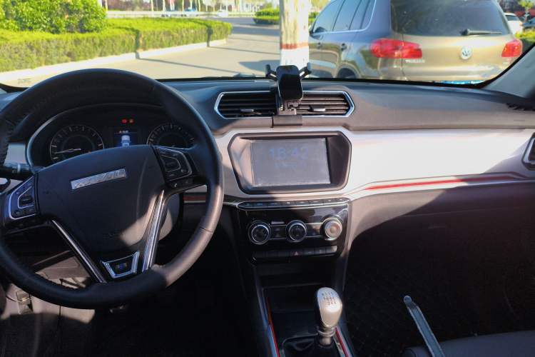 Used Haval H2 2017 Blue Label 1.5T Manual Two-Wheel Drive Elite Model Audio And AC Panel