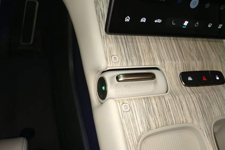 Used Nio ET7 2022 75 kWh Gear Lever