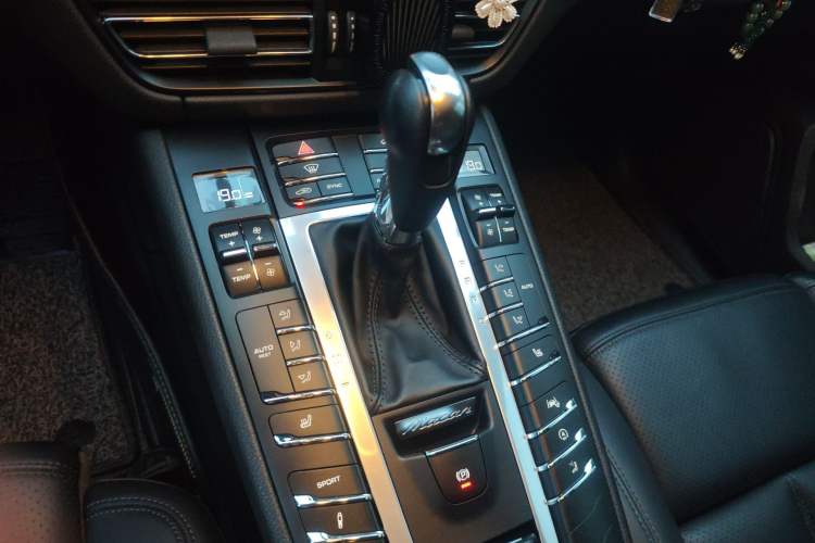 Used Porsche Macan 2020 Macan 2.0T Gear Lever