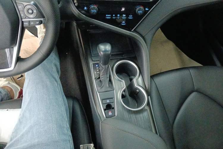 Used Toyota Camry 2021 2.0G Luxury Edition
