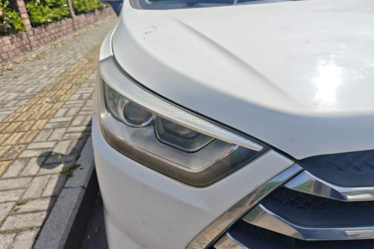 Used JAC Group Refine S3 2016 1.5L Manual Luxury Smart Version Right Front Headlight