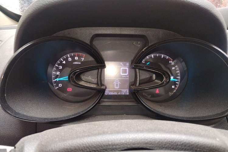 Used Dongfeng Aeolus AX7 2015 2.0L Manual Zhiyi Trim
