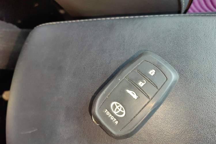 Used Toyota RAV4 2013 2.5L Automatic 4x4 Elite Edition Vehicle Key
