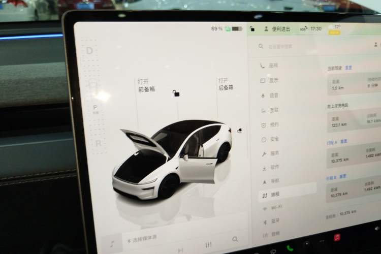 Used Tesla Model Y 2025 Long-Range All-Wheel-Drive Version
