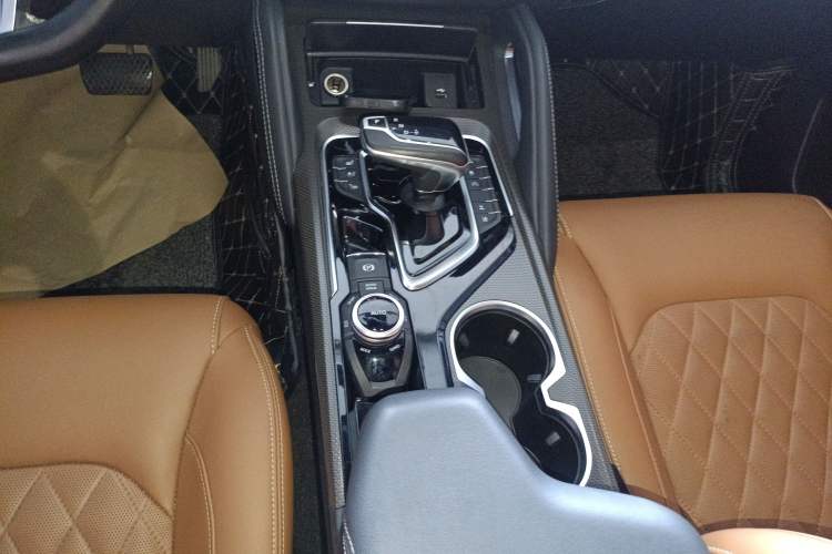 Used SAIC MAXUS D90 Pro 2020 2.0T Gasoline 4x4 Flagship Edition 6 Seats
