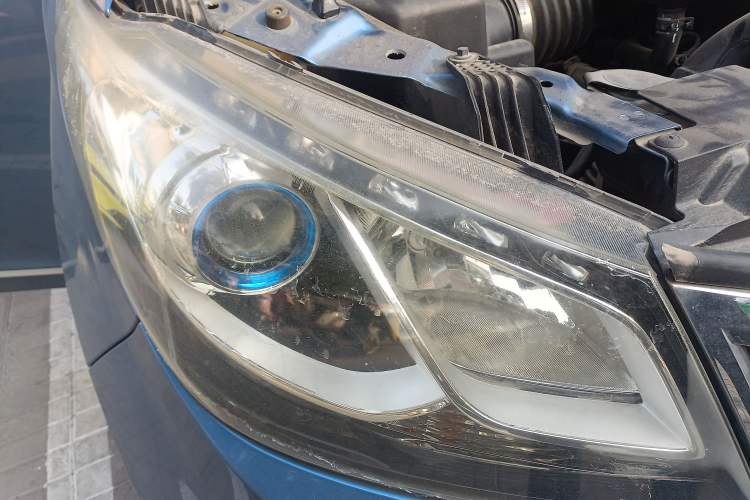 Used SAIC MAXUS G10 2016 2.0T Automatic Luxury Executive Edition Right Front Headlight