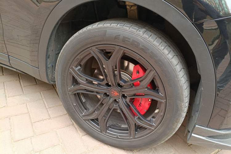 Used Maserati Levante 2018 3.0T Standard Edition Right Front Wheel Hub