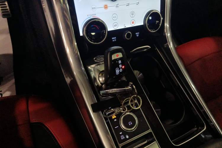 Used Land Rover Range Sport 2022 3.0 L6 YAO Black Edition Gear Lever