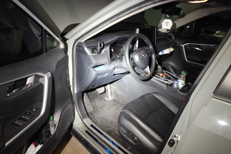 Used Toyota RAV4 2020 2.0L CVT Two-Wheel Drive Fashion Edition Driver Seat