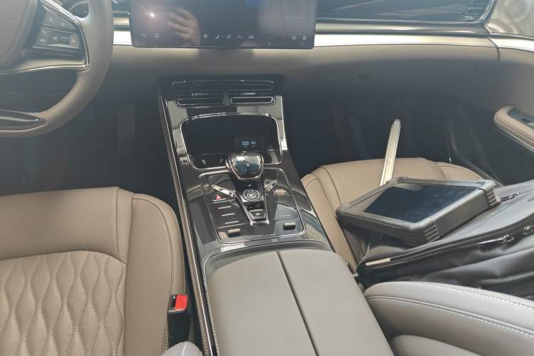 Used BYD Han 2025 DM-i 125KM Elite Model Gear Lever