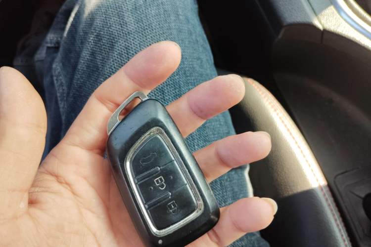 Used Dongfeng Aeolus AX7 2016 2.0L Manual Zhiyi Trim Vehicle Key